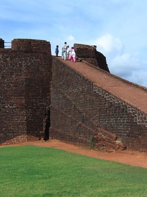 Exploring Bekal Fort: Kerala’s Majestic Cliff-Top Fortres